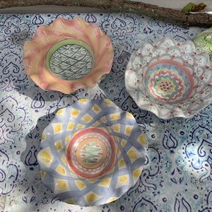 4 Mackenzie child’s bowls and square  platter